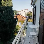 Apartament In Ibenik By The *
