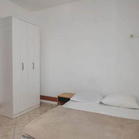 Apartman In Ibenik By The *