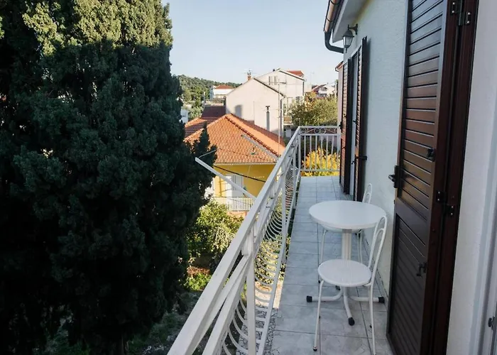 Apartman In Ibenik By The *